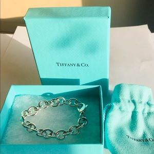 Brand new Tiffany chain bracelet with box/clothbag